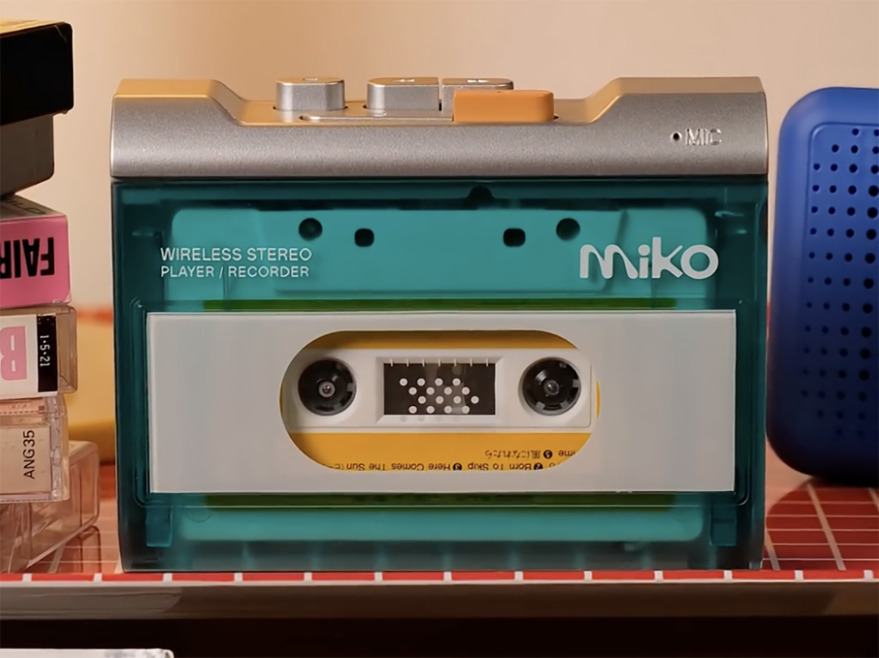 90年代の音楽体験を今のスタイルで！ ポータブルカセットプレーヤー