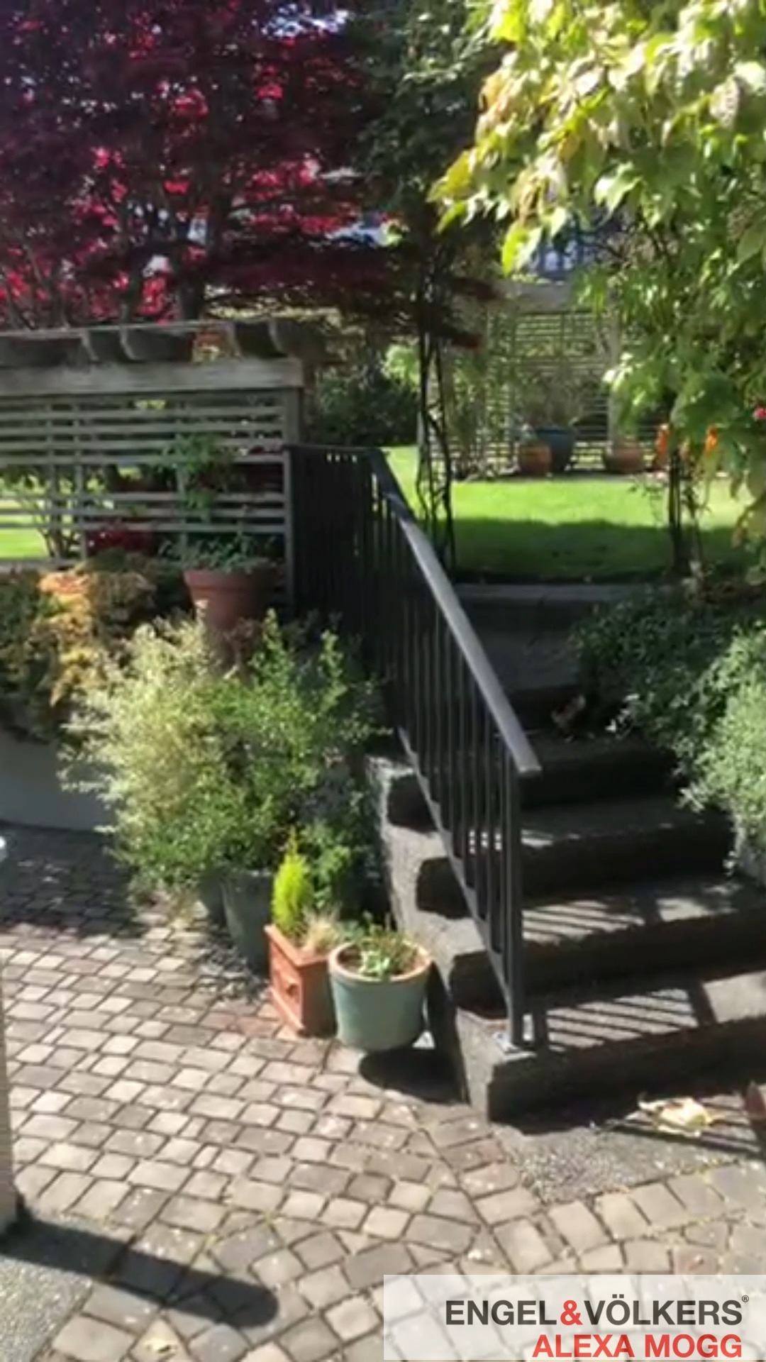 Video tour of 2378 Esplande, Oak Bay The LeBlanc Piercy Group is