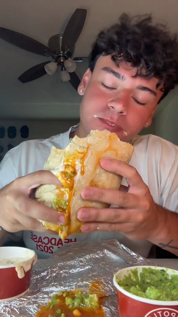 Chipotle Burrito Mukbang #chipotle #chipotleburrito #chipotlemukbang # ...