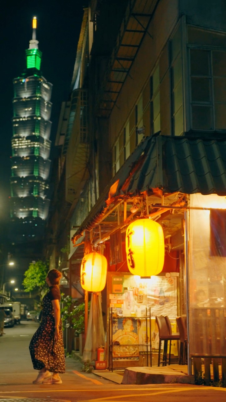 POV: You finally found the alley with a straight view of Taipei