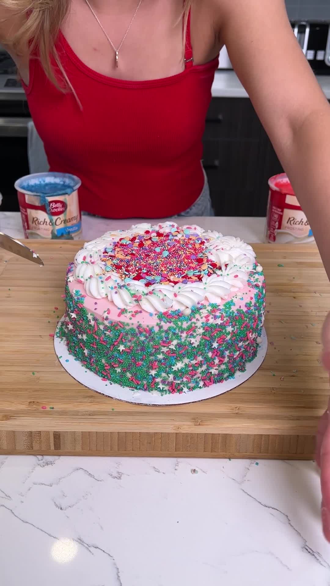 The cakes explodes with sprinkles when she cuts it | entertainment ...