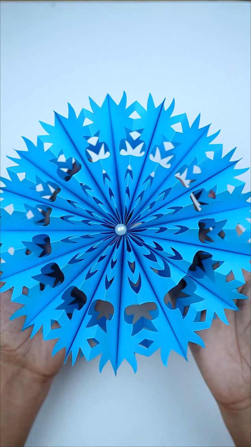 Homemade low cost 3D paper snowflake 🌲😍 | Creative Art & Craft Ideas ...