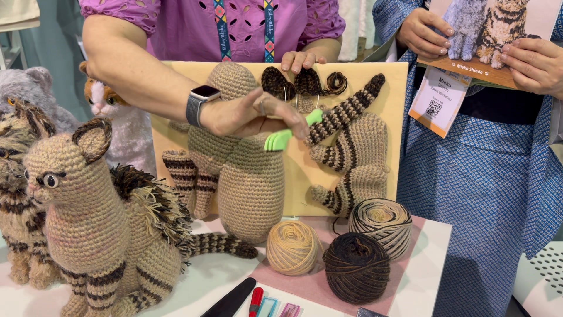 Calling all crafty cat lovers! This collection of 12 adorable