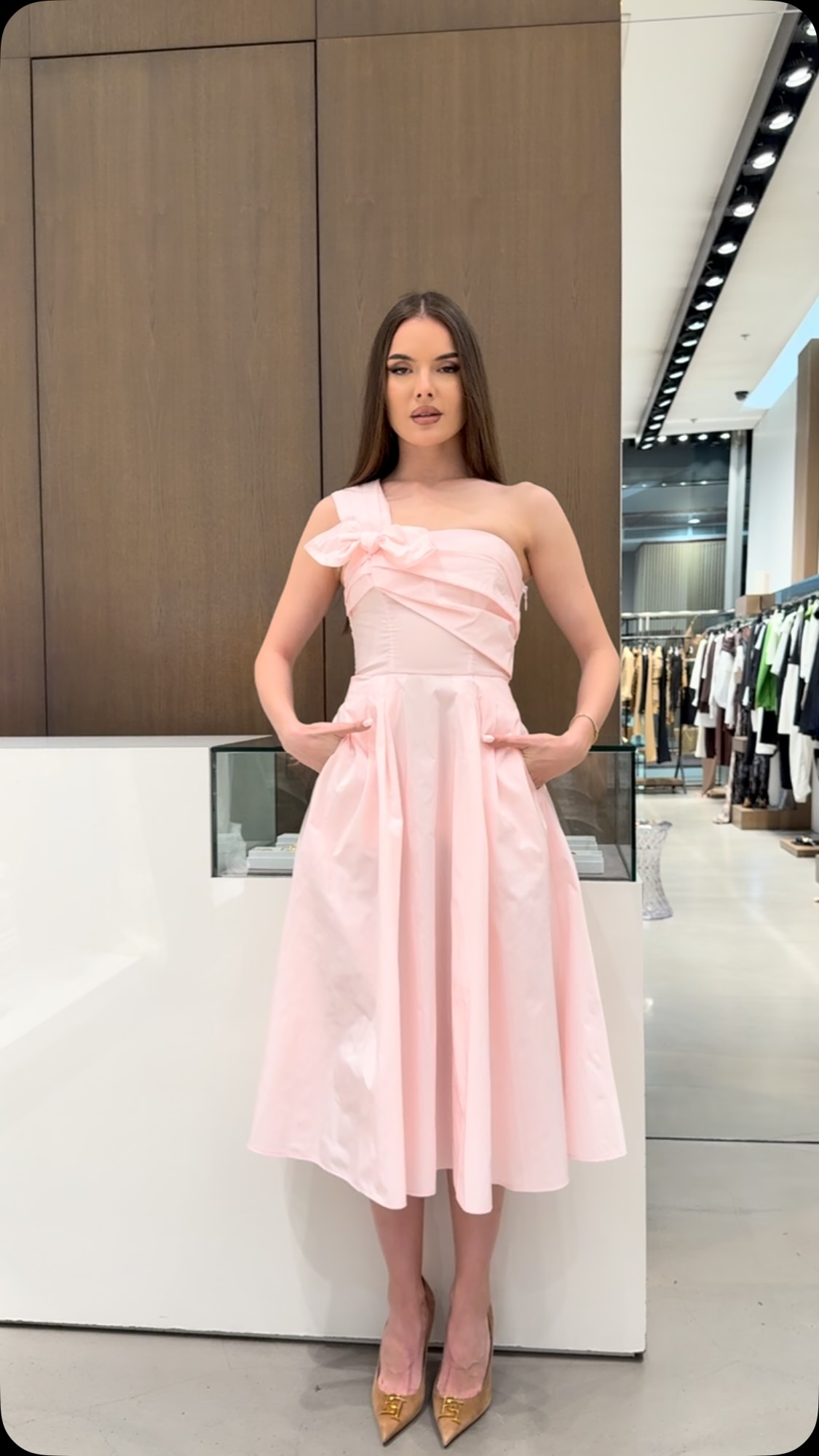 Soft elegance, timeless charm., In a delicate blush pink and a beautifully sculpted silhouette, this Elisabetta Franchi dress is made for unforgettable moments., Discover the new collection at 