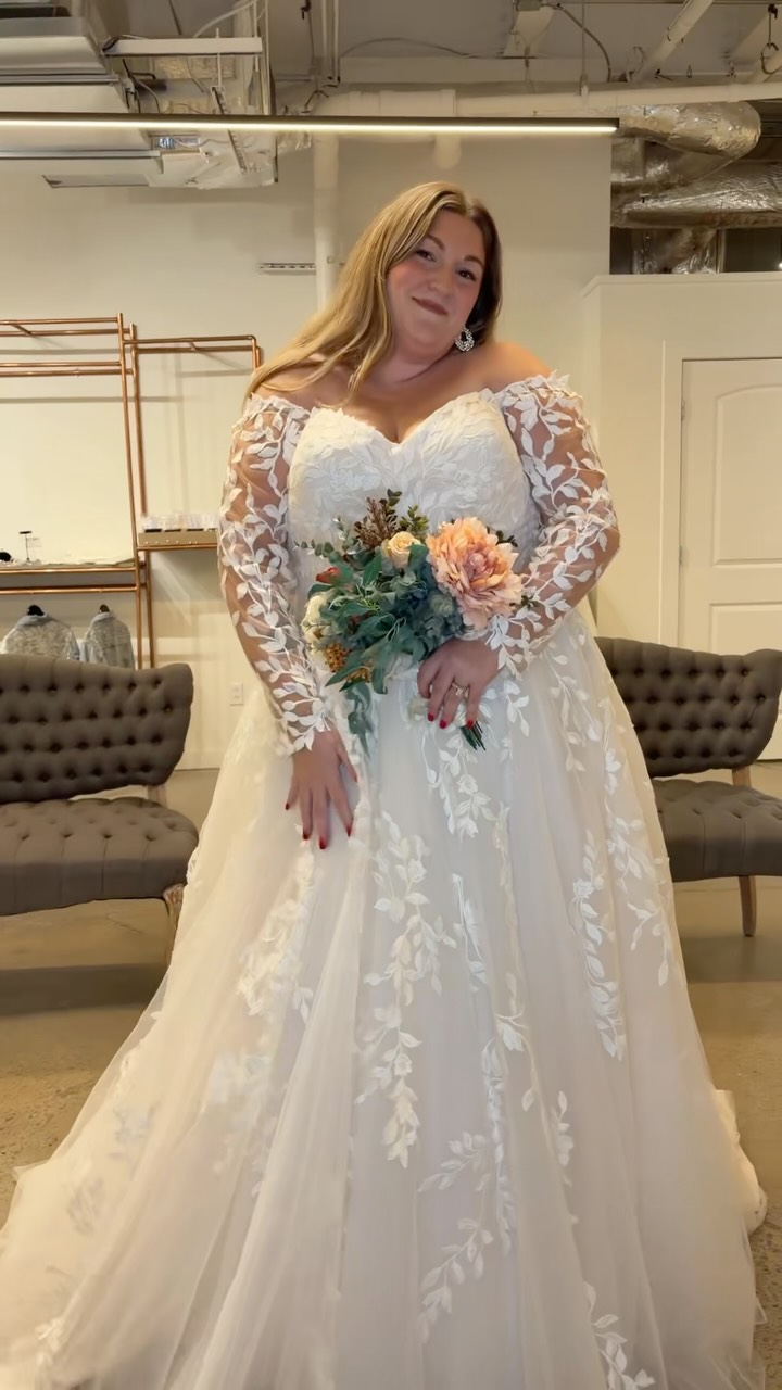 bridal dress shops nashville tn All the little birdies told me that this was stunning!😍🕊️ Make an appointment at Brides by Glitz to try her in with the guidance of a personal stylist!🥰, •, •, •, 💍Nashville’s Longest A&be bridal Dinner by Heston Blumenthal maroon Color:Daiquiri Green