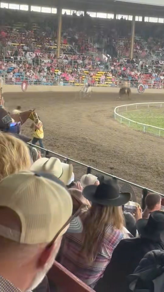 PENDLETON, Oregon - Watch the amazing Chazz Racine (in the yellow) show ...