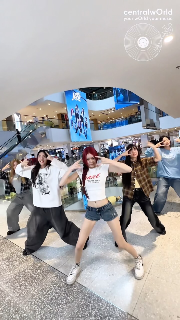 CentralWorld - The Power of Us, The Power of Sunrise. Zee & Nunew