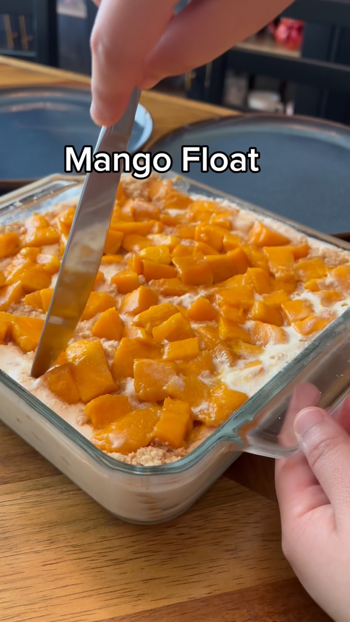Mango Float (no-bake Filipino icebox dessert) has gotta be one of the ...