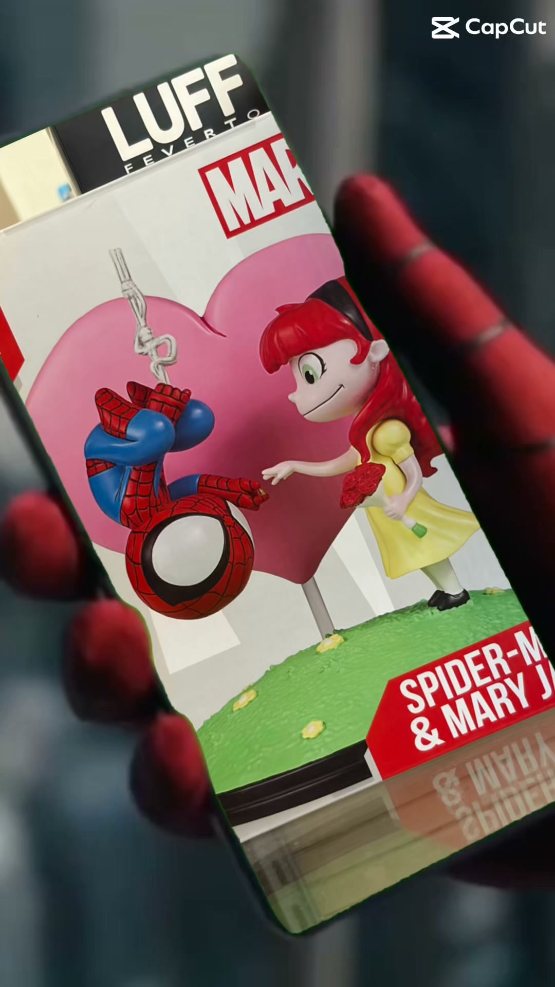 アメコミ Gentle Giant Spider-Man & Mary Jane We have this Gentle Giant Spider-Man & Mary Jane animated statue