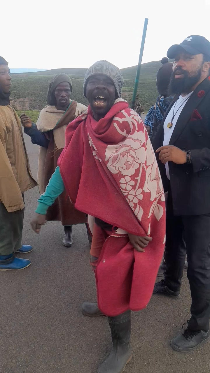 Lehlohonolo E. Mayeza