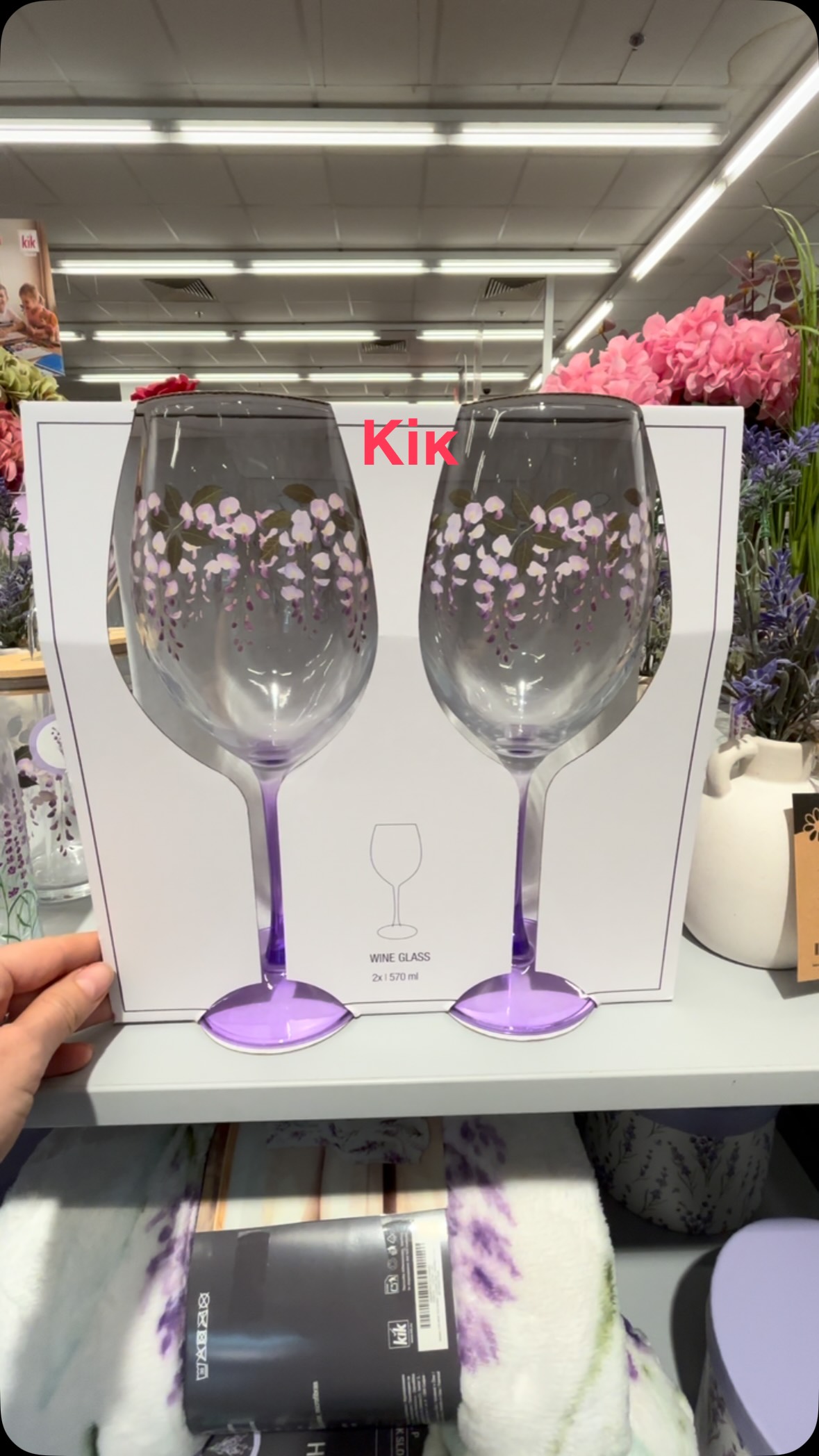 💜 Auch @avaganza hat sich in unsere Lavendelkollektion verliebt! ✨ Ob kuschelige Decken, gemütliche Kissen oder liebevoll gestaltete Deko und Gläser – unsere Lavendelkollektion bringt einen Hauc
