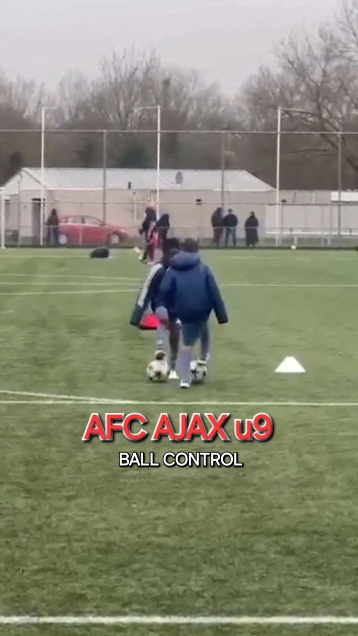 AFC Ajax u12: dribbling [vintage, circa 1992] Footage from the 2