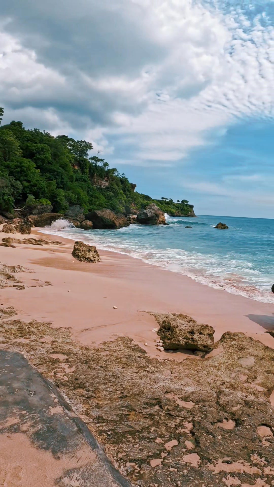 Balangan Beach (Pantai Balangan) yra viena iš gražiausių ir ...
