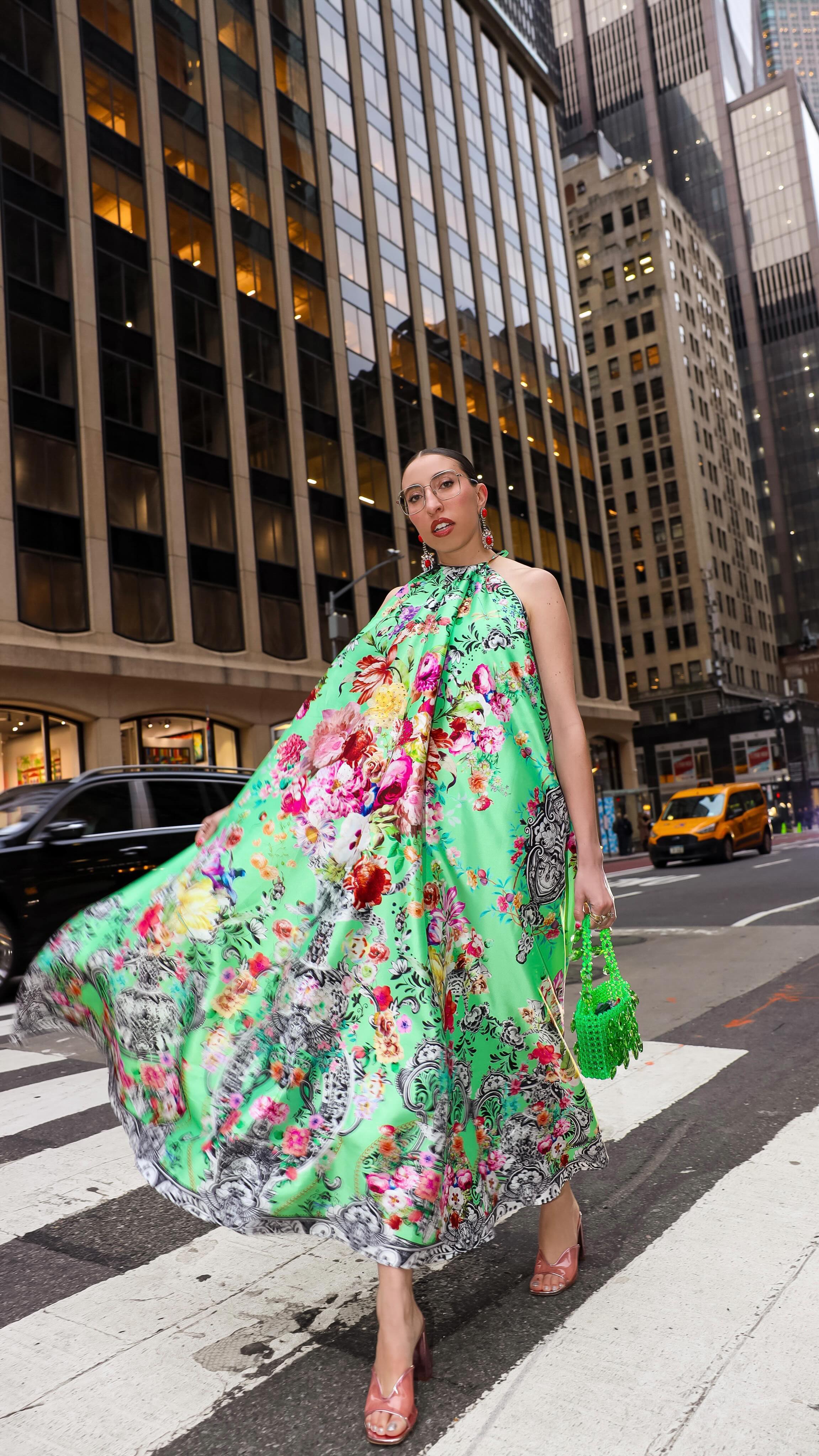 carrie bradshaw green tulle dress The last dress😍💗💞🩷 #MakingitinManhattan #closetgoals #summerlook #summerstyleinspo #tulledresses #tulledress #carriebradshawstyle #justlikethat #vintagestyle #vintagefashion #outfitoftheday #satc # carriebradshaw #vintageshopping #vintagehaul payette dress