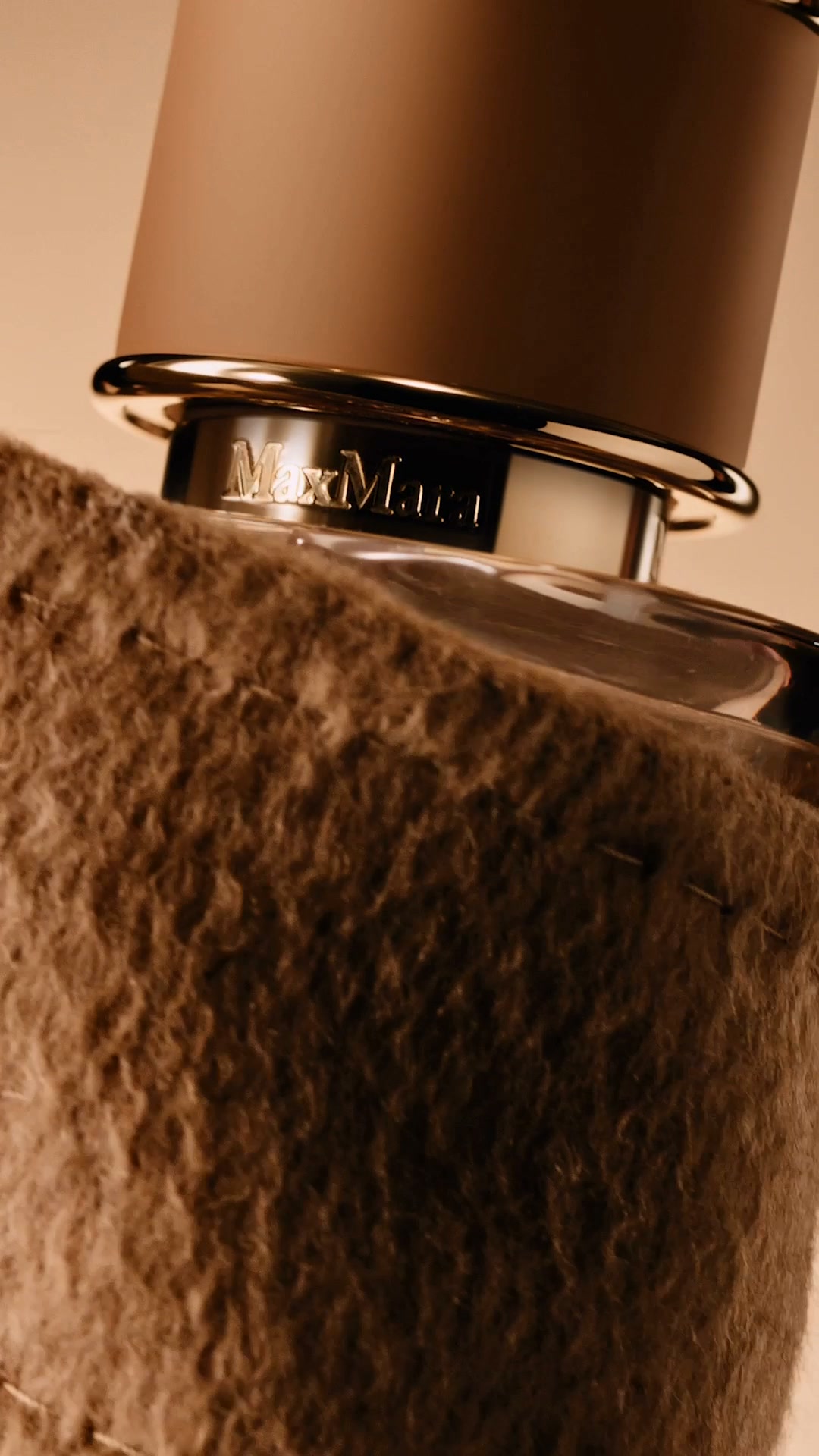 Unveil Max Mara Le Parfum — the new enveloping fragrance, an