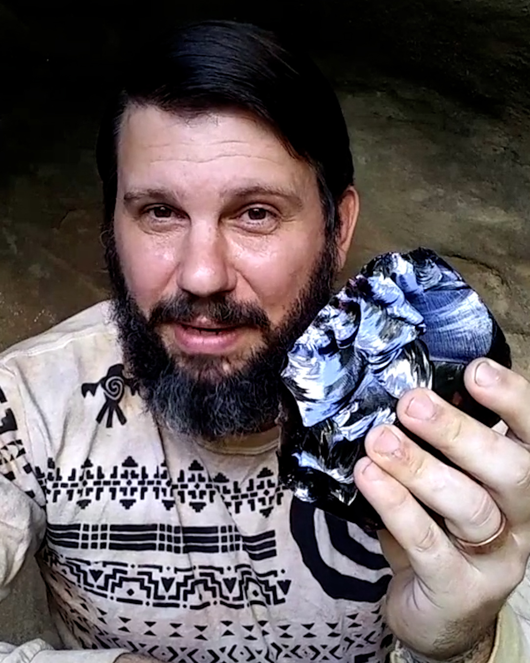 Making and using primitive tools | This guy is the modern cave man 👏 👏 ...