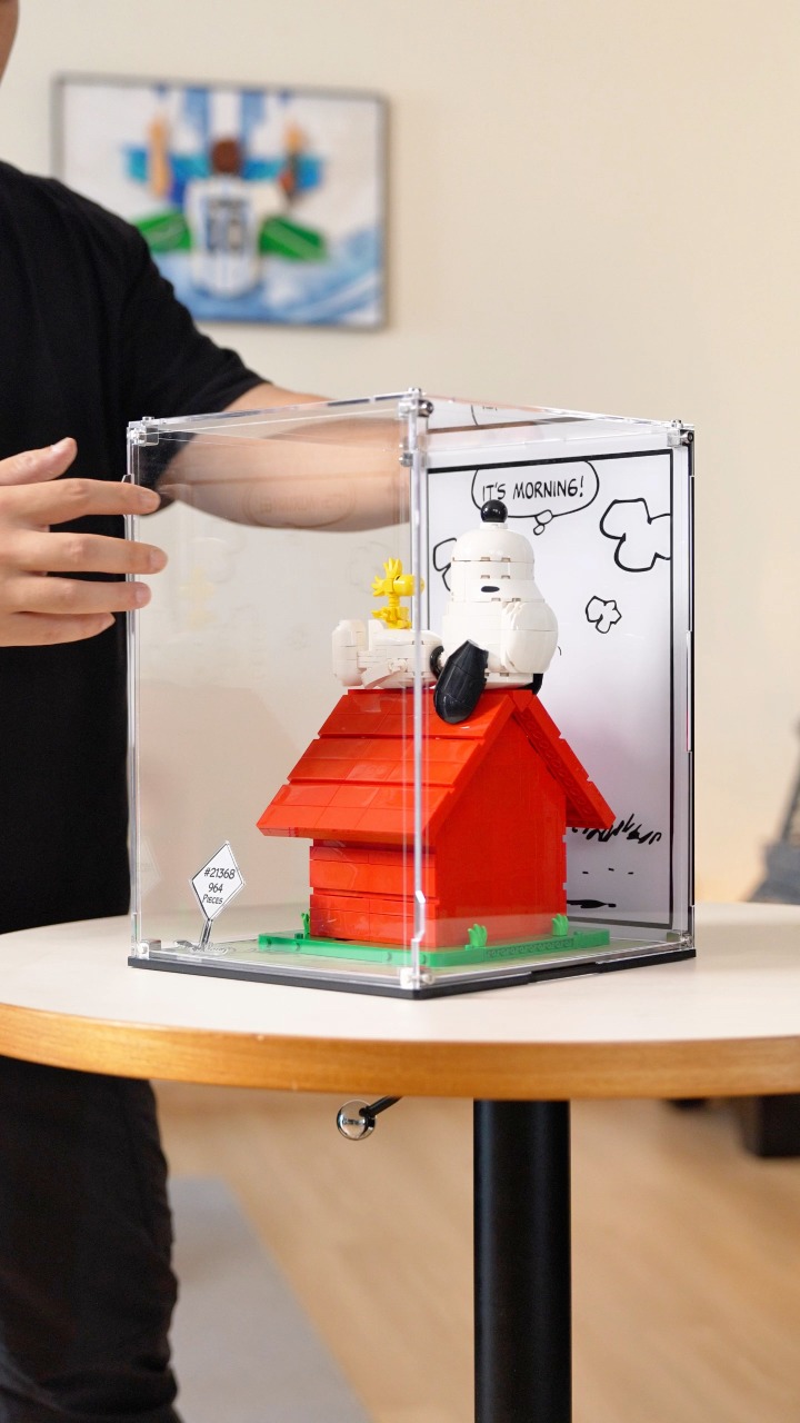 LEGO has revealed its first-ever Peanuts: Snoopy set, built up of