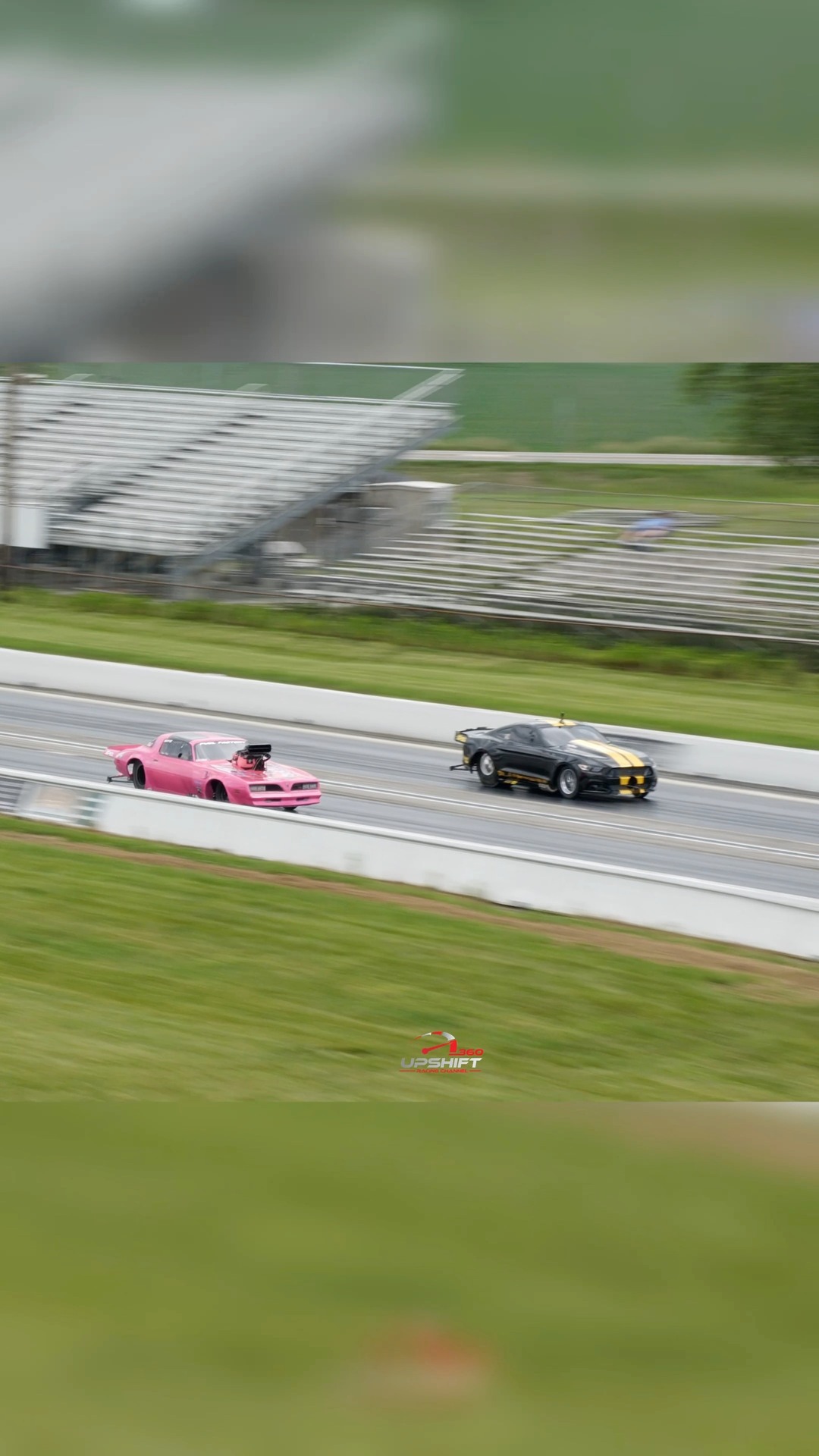 Great side by side racing from Jeff Lutz and Disco Dean. #upshift360 # ...