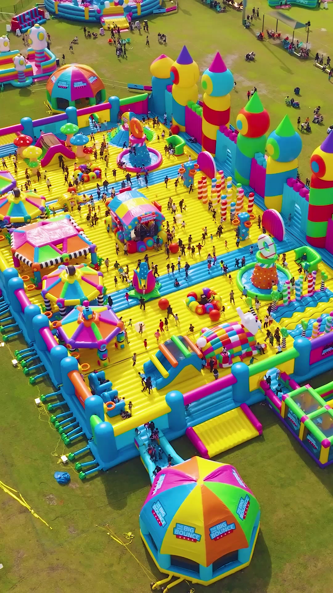 NEXT WEEKEND SACRAMENTO! 🎪🇺🇸 The World's Biggest Bounce House