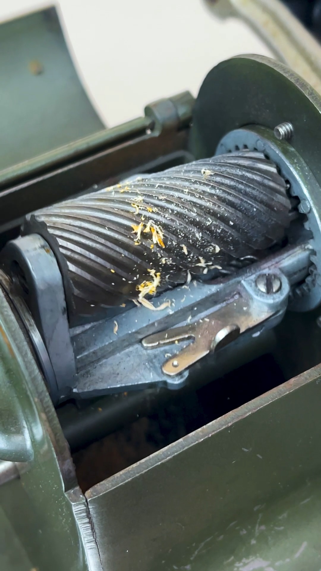 1920s Automatic Pencil Sharpener In Action😨 #explore | Rescue