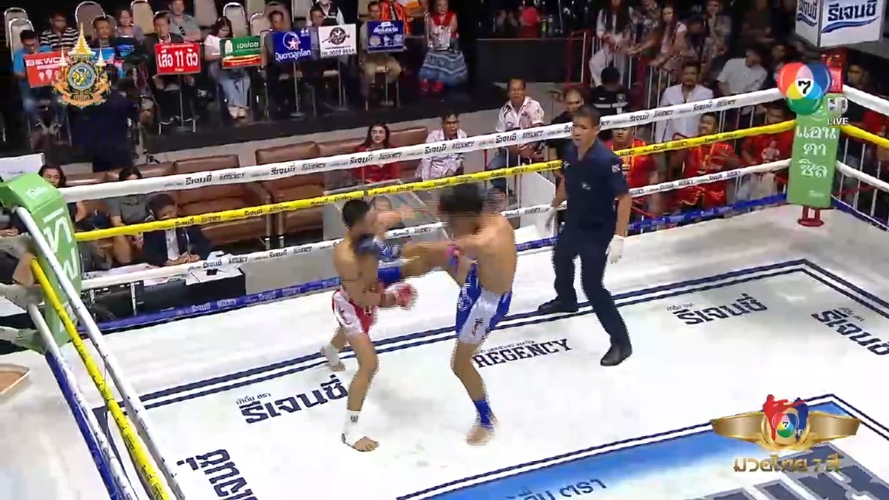 Ch7HD. . 🥊ยกหกวิกหมอชิตสัปดาห์นี้ ไปดู เพชรสังวาลย์ ส.สมานการ์เมนท์ แทงเข่าอัด เพชรสยาม จ.ภัทรียากีฬาสยามสุรินทร์ ลงไปแพ้ TKO ในยกที่ 3 อย่างดุเดือด 📍ติดตามความมัน ทุกวันอาทิตย์ เวลา 14.30 น. ทาง #ช่อง7HD #กด35