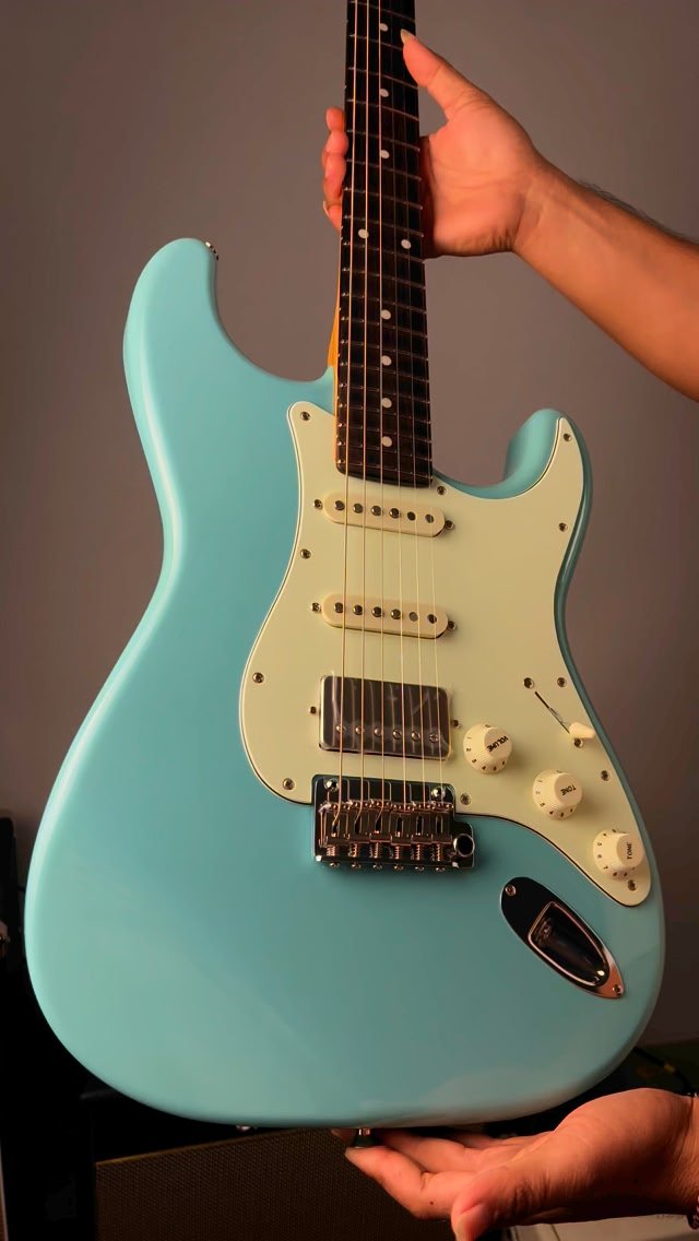 Tokai Breezysound Demo And Features The Tokai brand has returned