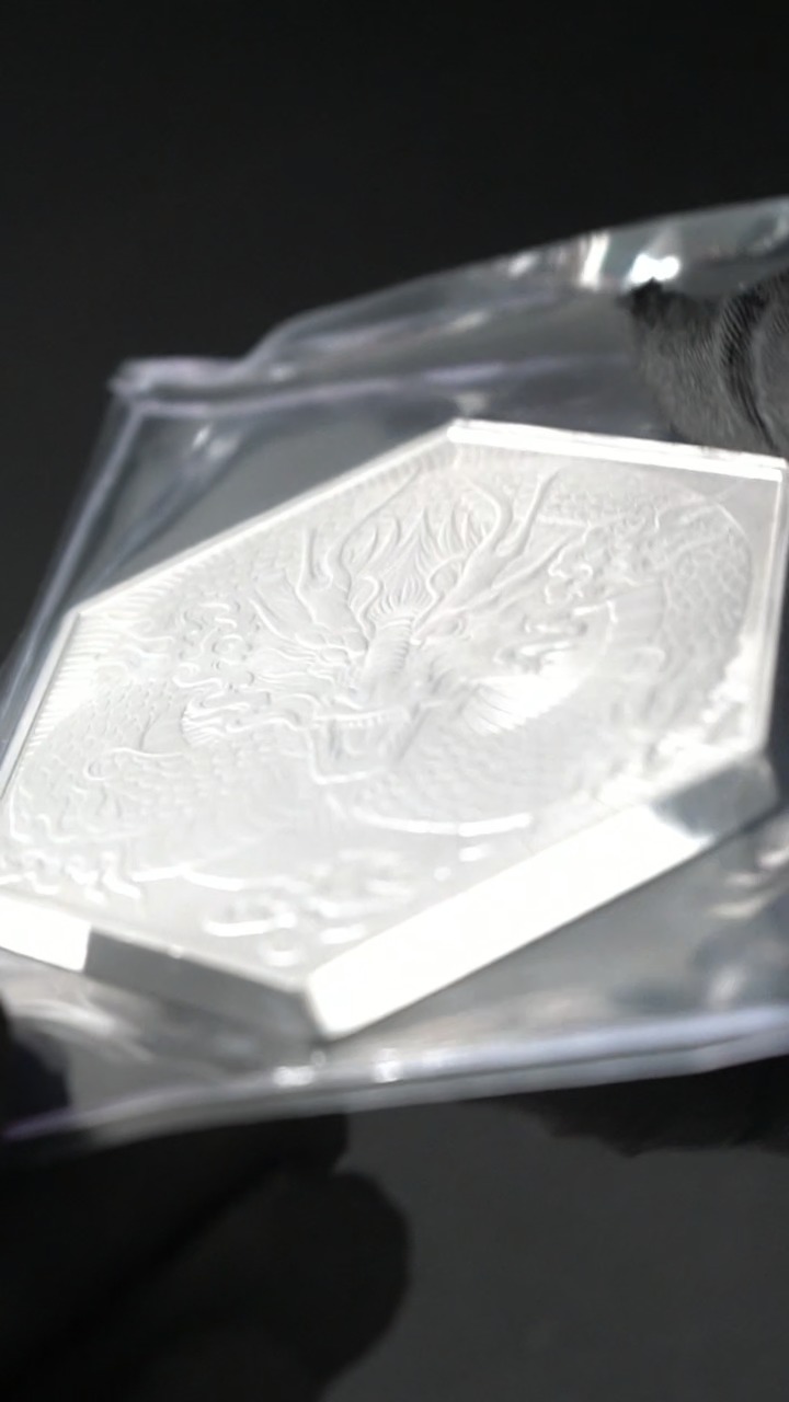 Discover the stunning craftsmanship of the 10 oz Dragon Hexagon