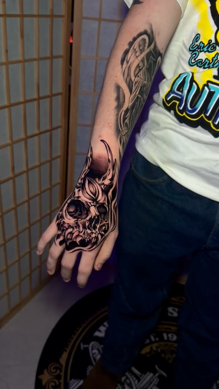Check out this awesome gothic illustrative horned skull! By