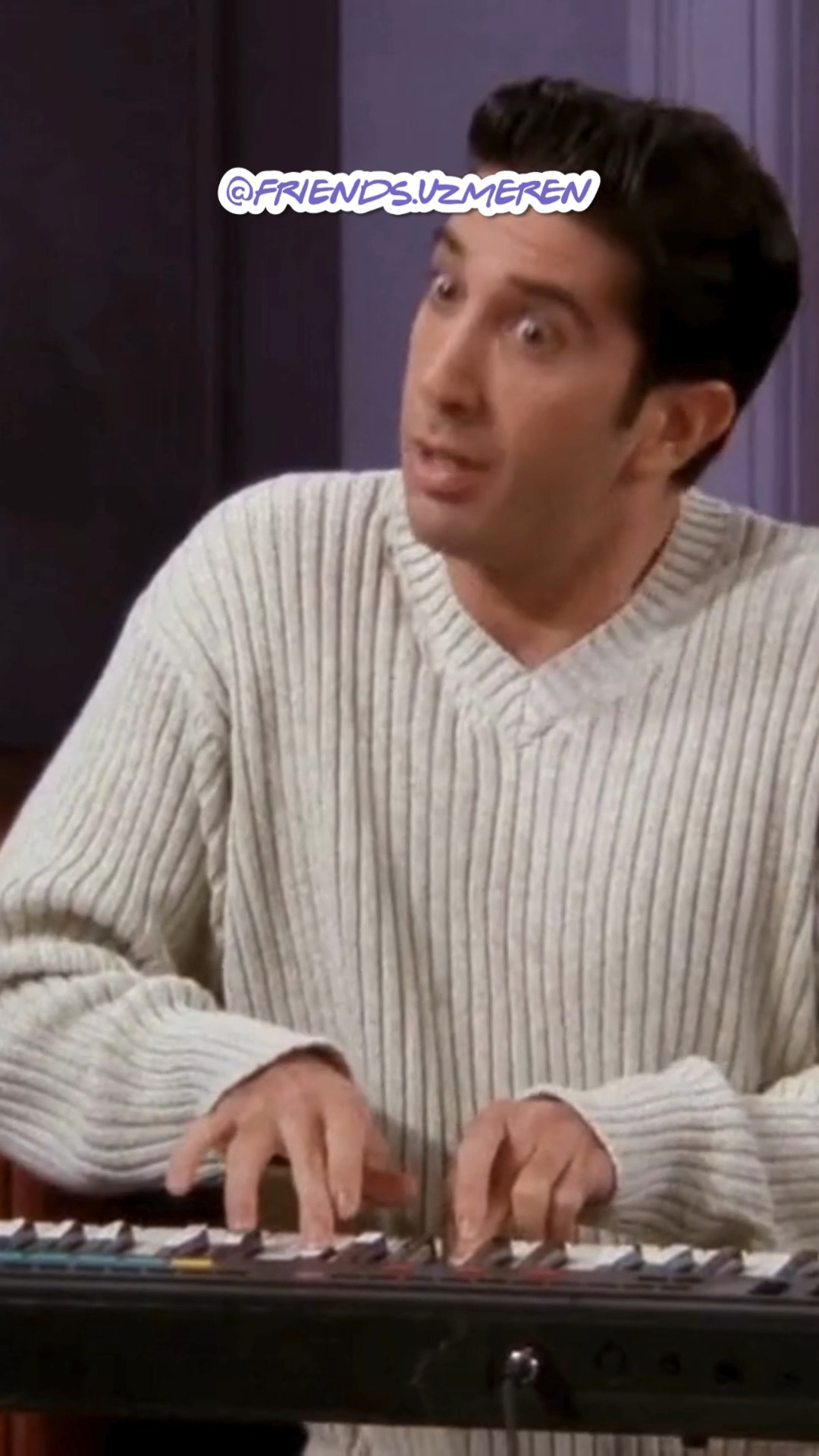 Ross Plays Keyboard🎹 Follow @friends.uzmeren for more! FRIENDS Season 4 ...