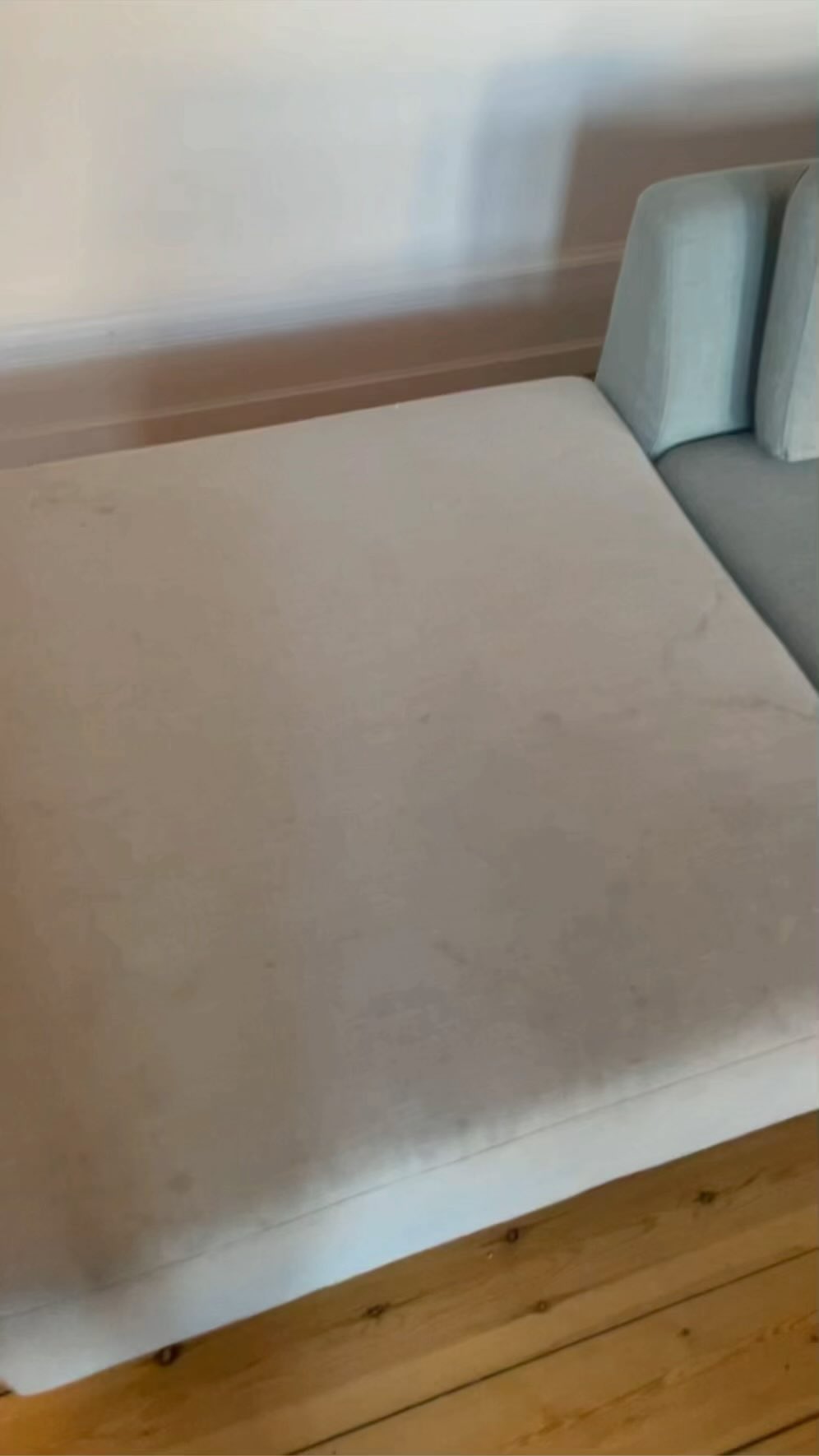 Farvel til pletter, lugt og skjolder – vi klarer det for dig! 🤝 Hos ...