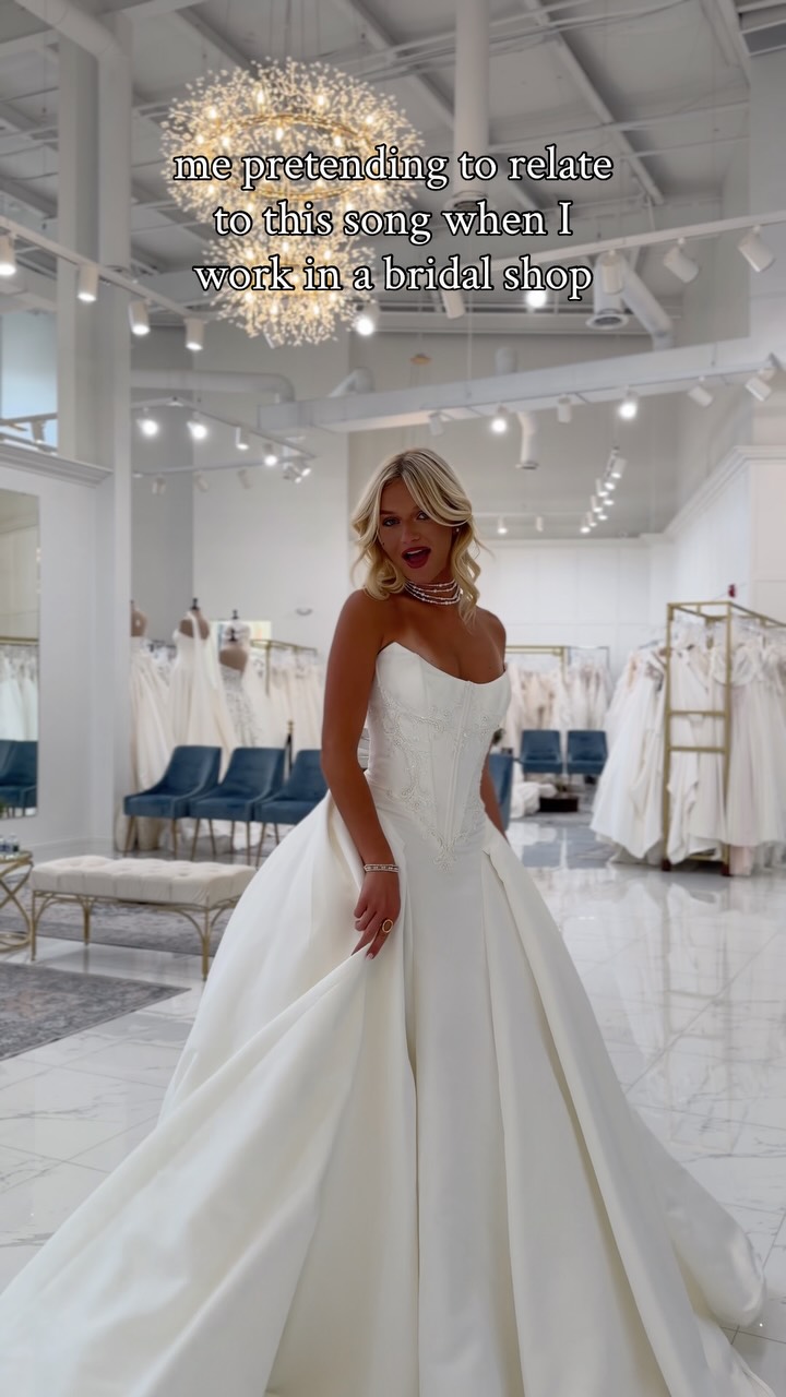 Our ✨New Bridal Collection✨ has arrived & you’re going to LOVE it! Book your appointment to find the perfect dress at Breeze Bridal 🤍,