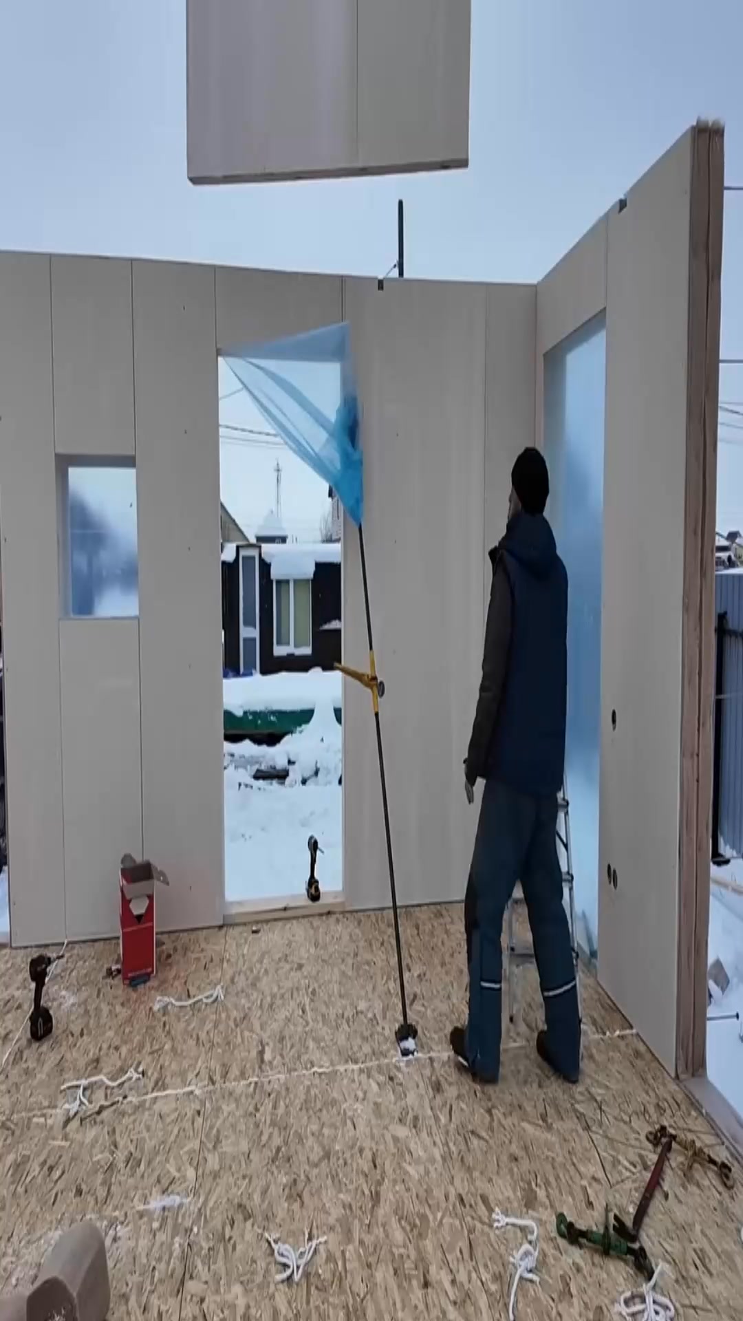 Perfect wooden insulated wall panel connection by screwing tips ...