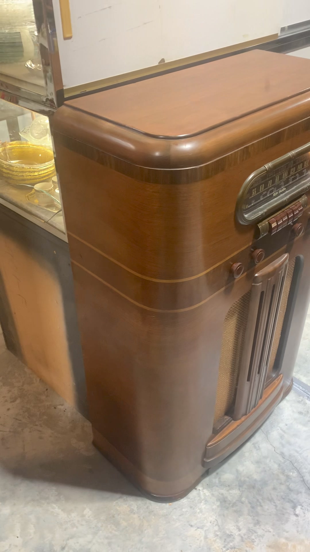 RCA Victor 1-C-3EK vintage radio review