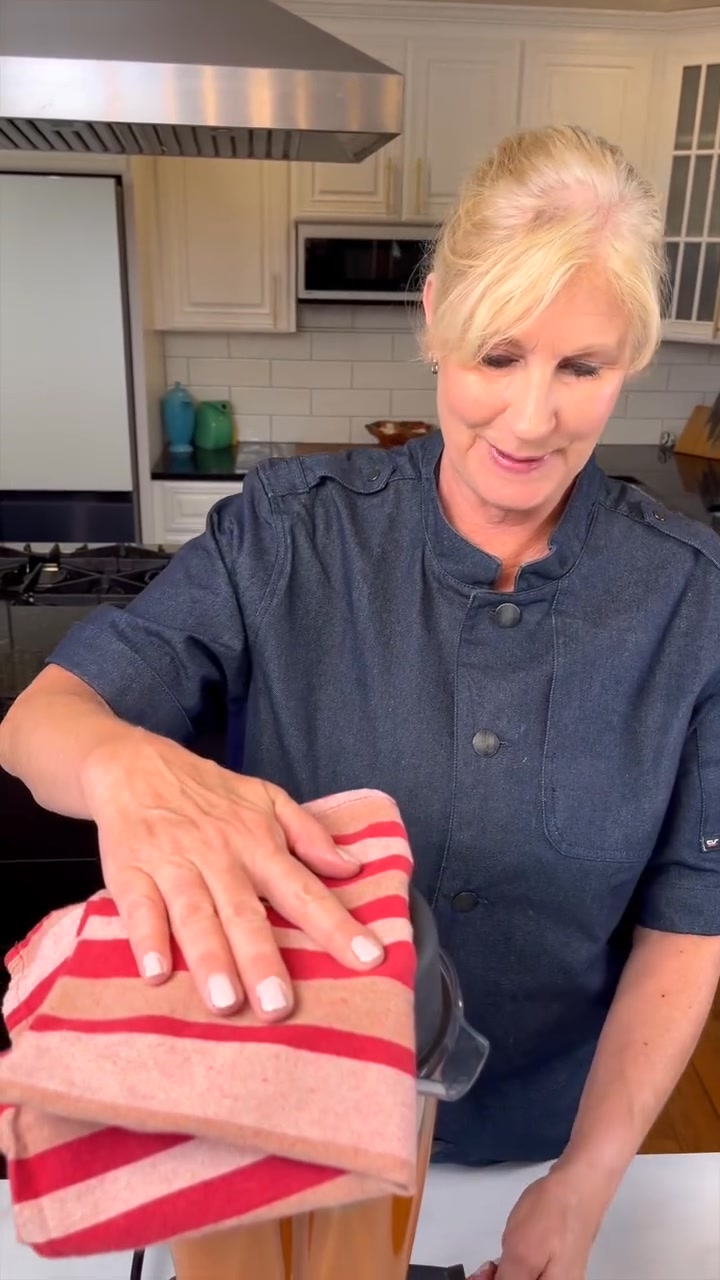 Can't believe I've never made Air fryer tomato soup before! So easy! 🎬 ...