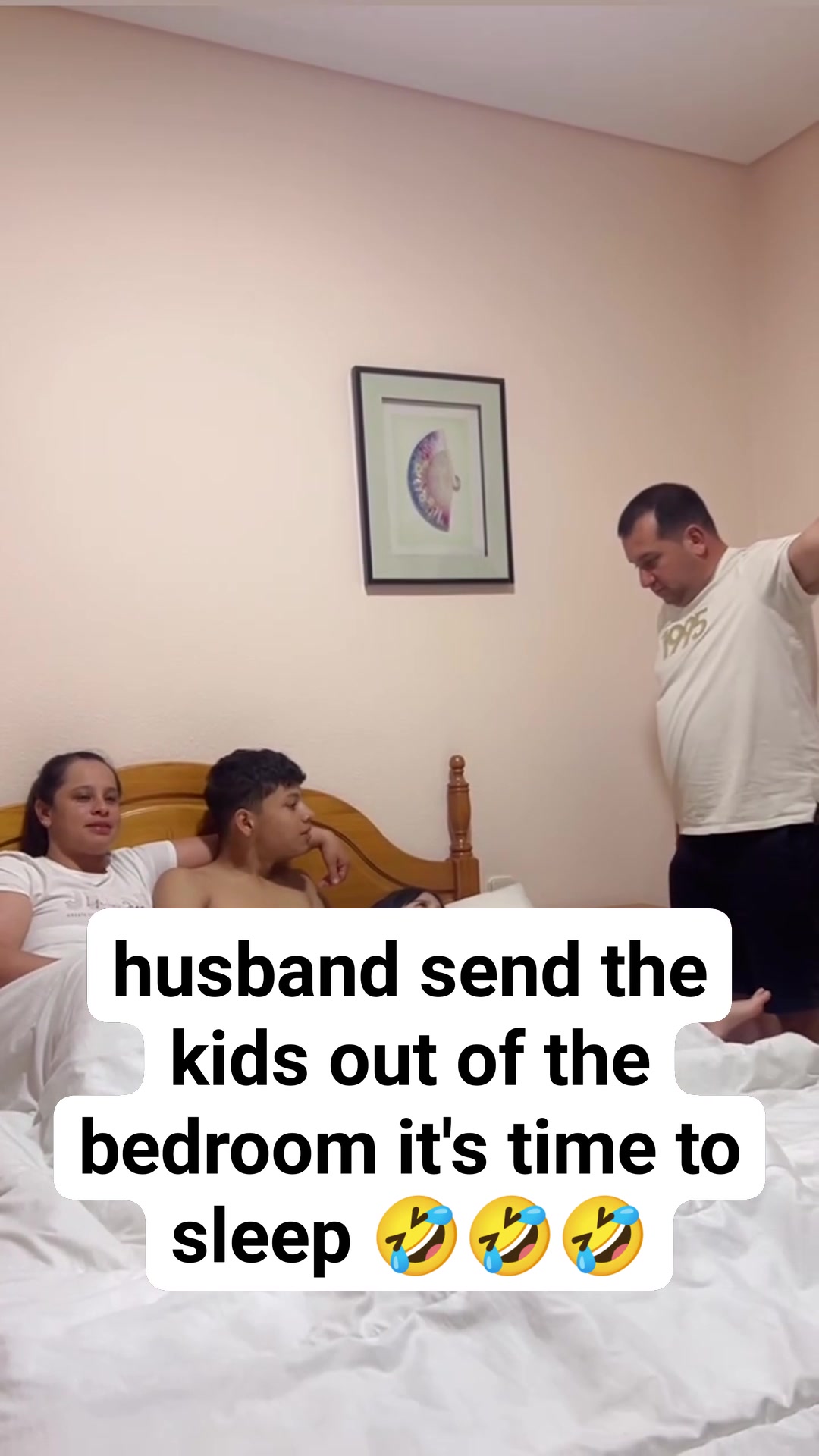 🤣🤣🤣🤣 husband just sent the kids out of the bedroom what did you think ...