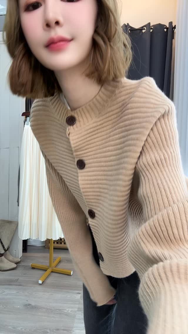 原版的鳥兒搖我佩服！那個表情跟手我跟不上啊🤣 | 33. OOTD