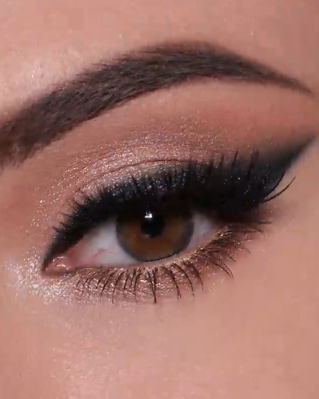 eye makeup for grey dress Sparkly foxy eyes tonight!🌟 | MetDaan Color Name:GREEN SLATE
