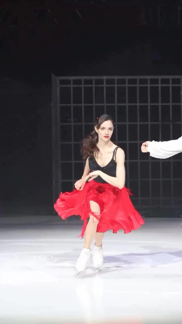Hello Russia Evgenia Medvedeva 掲載！ 雑誌 Hello Russia Evgenia Medvedeva 掲載！
