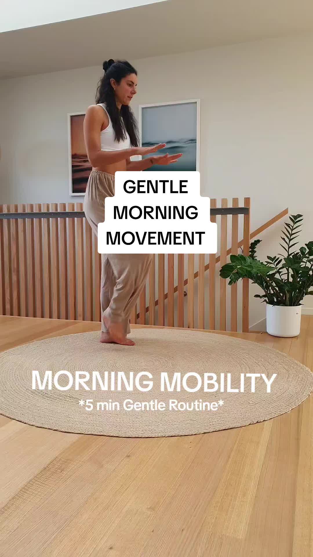 ALL LEVELS MORNING MOVEMENT 1️⃣knee lifts x12 2️⃣cat and cow variation ...