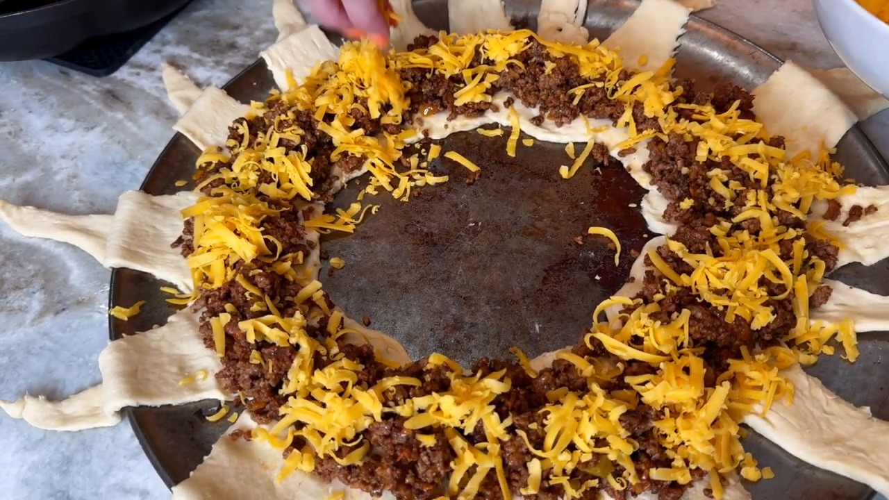 Taco crescent ring recipe is the perfect party food or dinner idea for ...