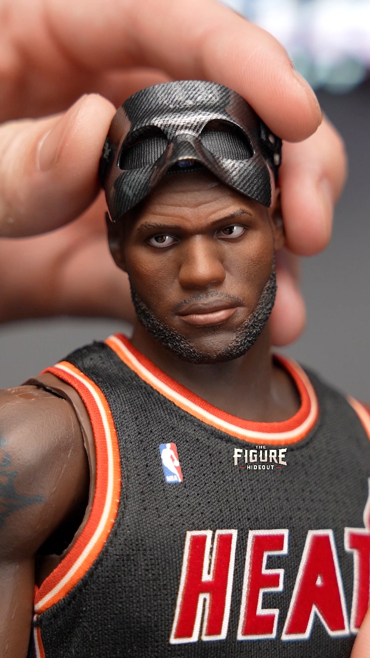 QUICK LOOK* Reset Studio - LeBron James (Miami Heat Black Mask