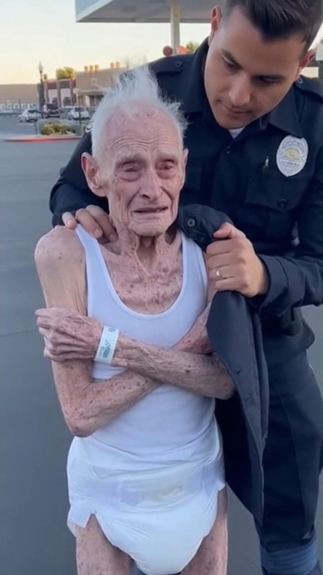 💔 He Thought He Was Going to Die There. But One Officer Refused to Let ...
