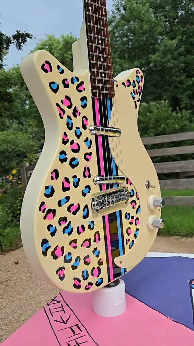 Danelectro - Under the hood of the 3699 Fuzz, a reissue of the