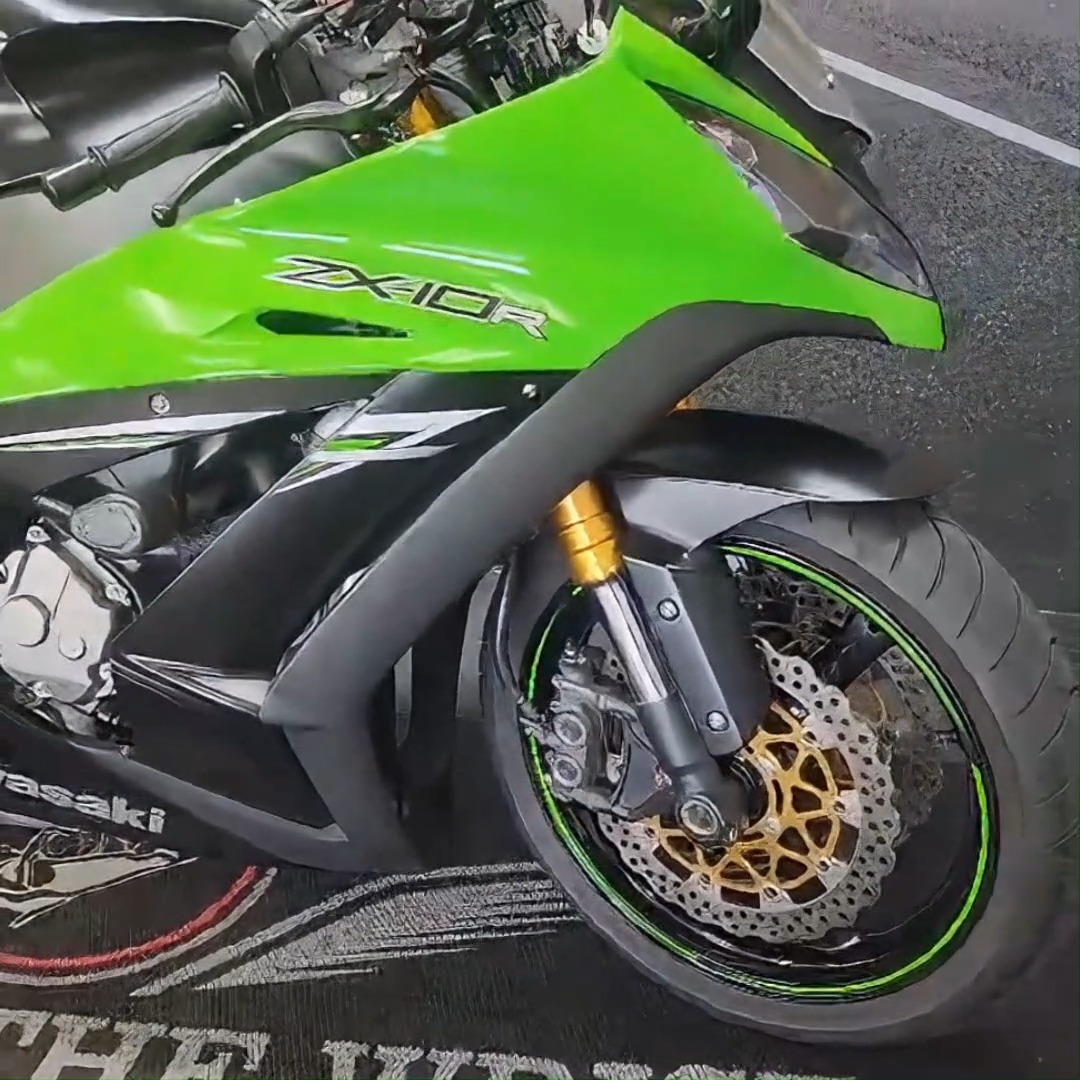 popo 🔥 WHEN FAST ISN'T FAST ENOUGH. There's fast… and then there's ZZR