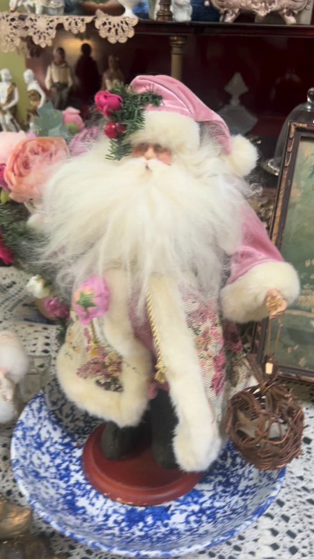 SOLD Beautifully detailed Santa figurine. Pm me if interested