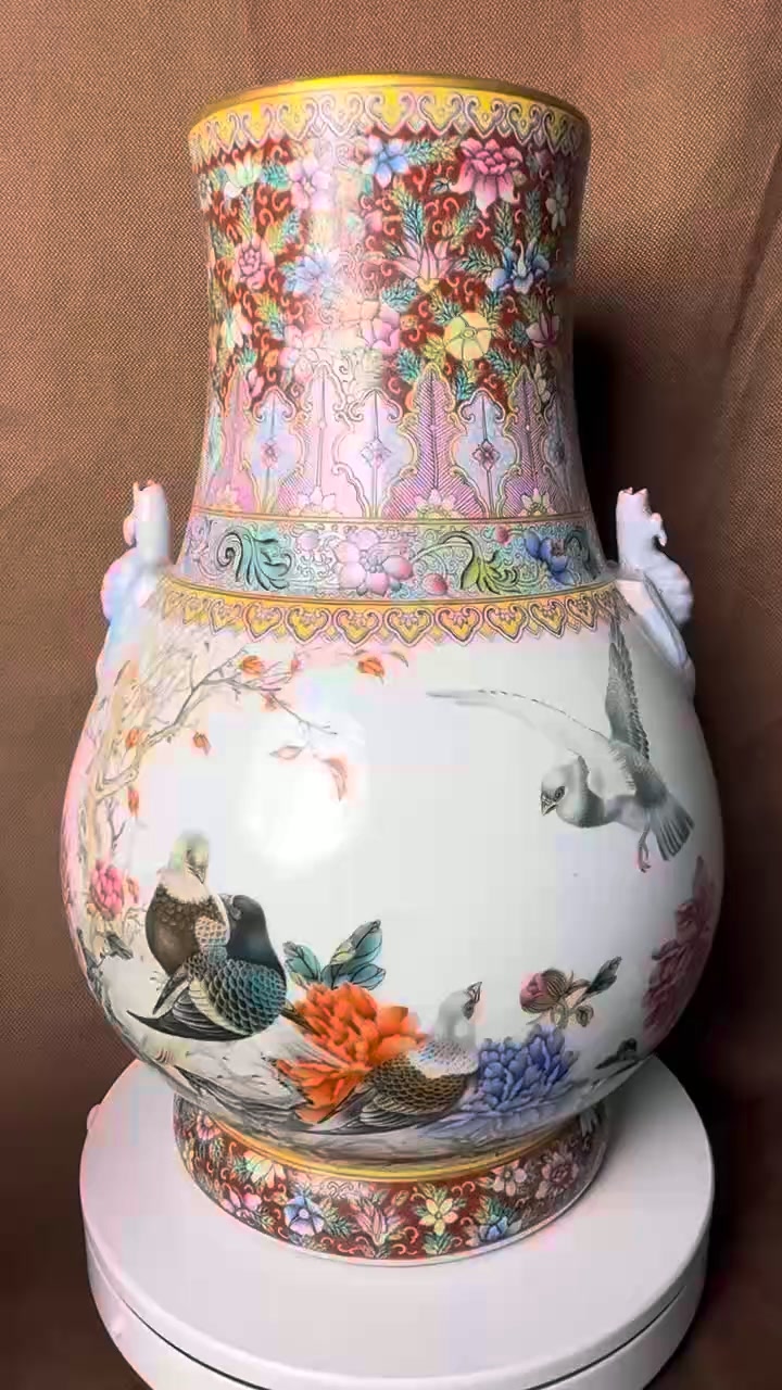 清乾隆黄地青花穿花龙纹天球瓶真的有瓷艺巅峰的帝王气概！ | 何经理