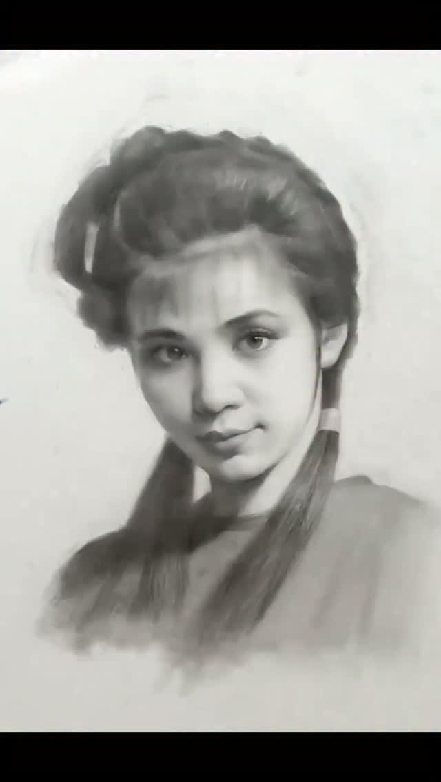 Realistic portrait drawing by artist 我爱画肖像（杨杰老师教画画