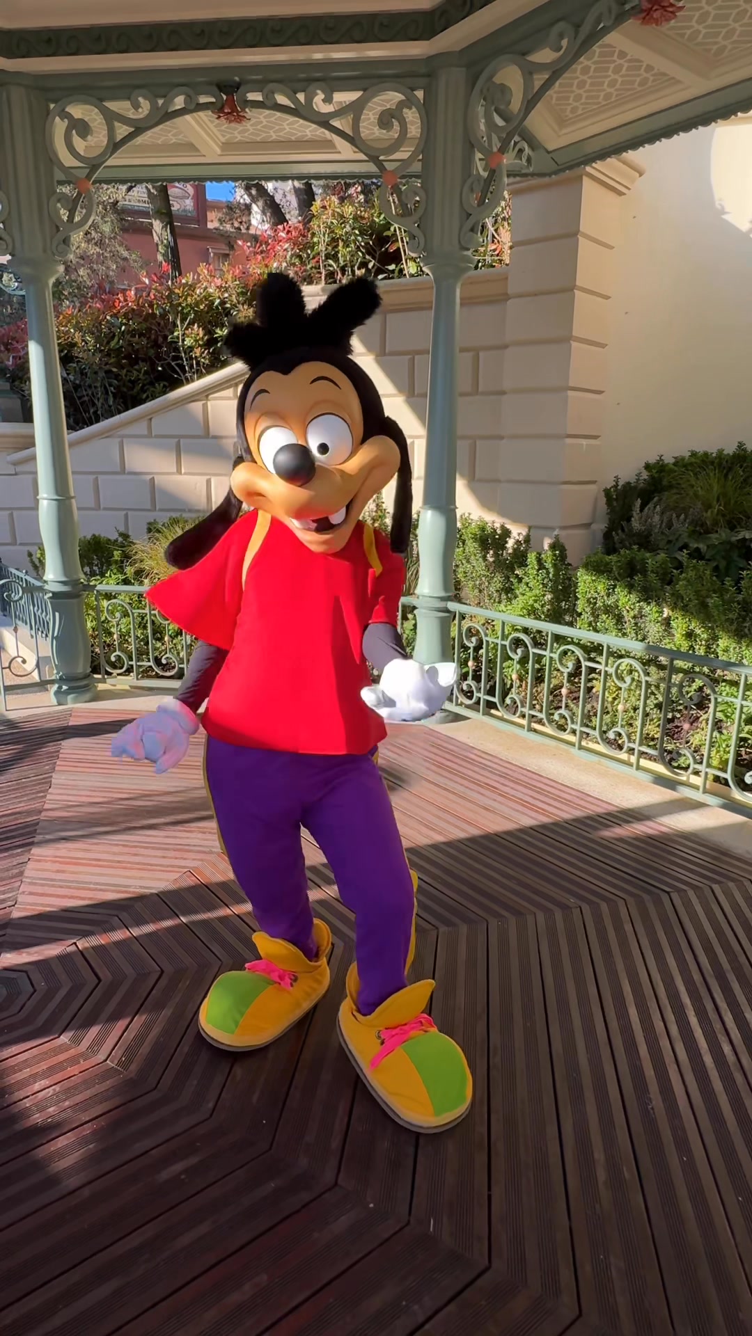 Max Goof was dancing as we met him this morning at Disneyland Paris! He ...