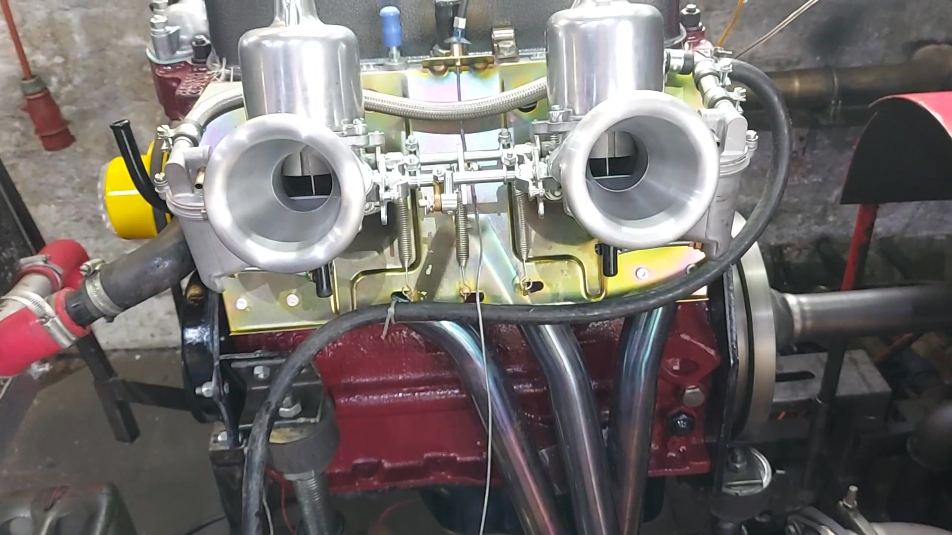 MGB 1860cc Fast Road engine Nice trumpets on this one Like..comment ...