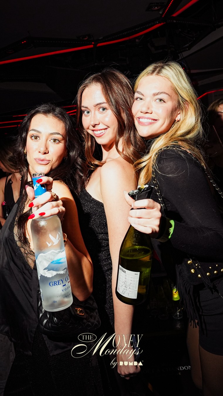What is the dress code for Barcelona, Catalonia clubs like Opium and Razzmatazz?